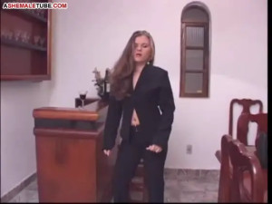 Businesswoman packed by tranny and a guy