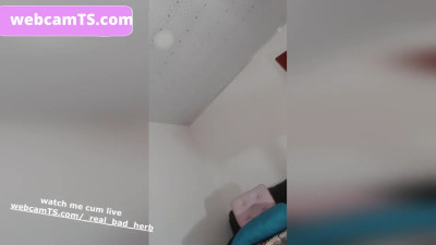 Babe playing with dick LIVE
