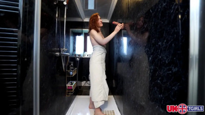 UKTGIRLS - Introducing Purple Kaz Solo Play On Shower Room