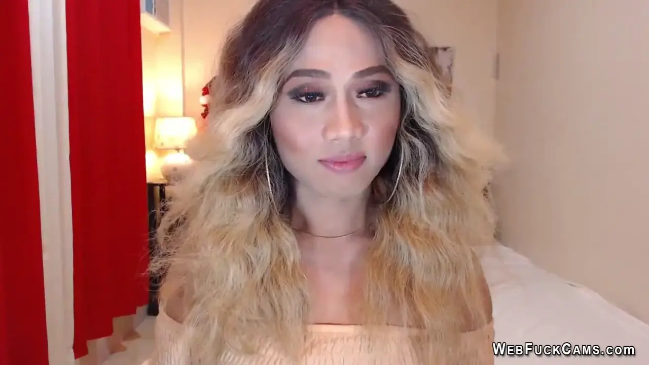 Watch Beautiful blonde trans wanks off on webcam Shemale Porn Videos | TranSexBig.