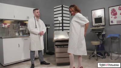Shemale patient Kalli Grace deepthroats the doctors big cock