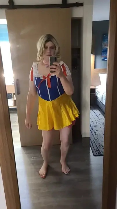 Watch HeavenGrl sissy getting rdy in my hotel room Shemale Porn Videos | TranSexBig.