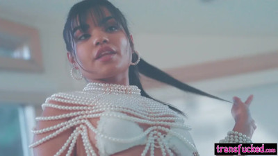 Horny big ass Latina teen Summer Col fucked by sexy shemale photographer