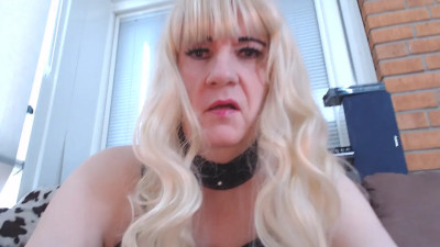 Mikaela Lilyskin strips naked and eats yummy cum from her chubby belly