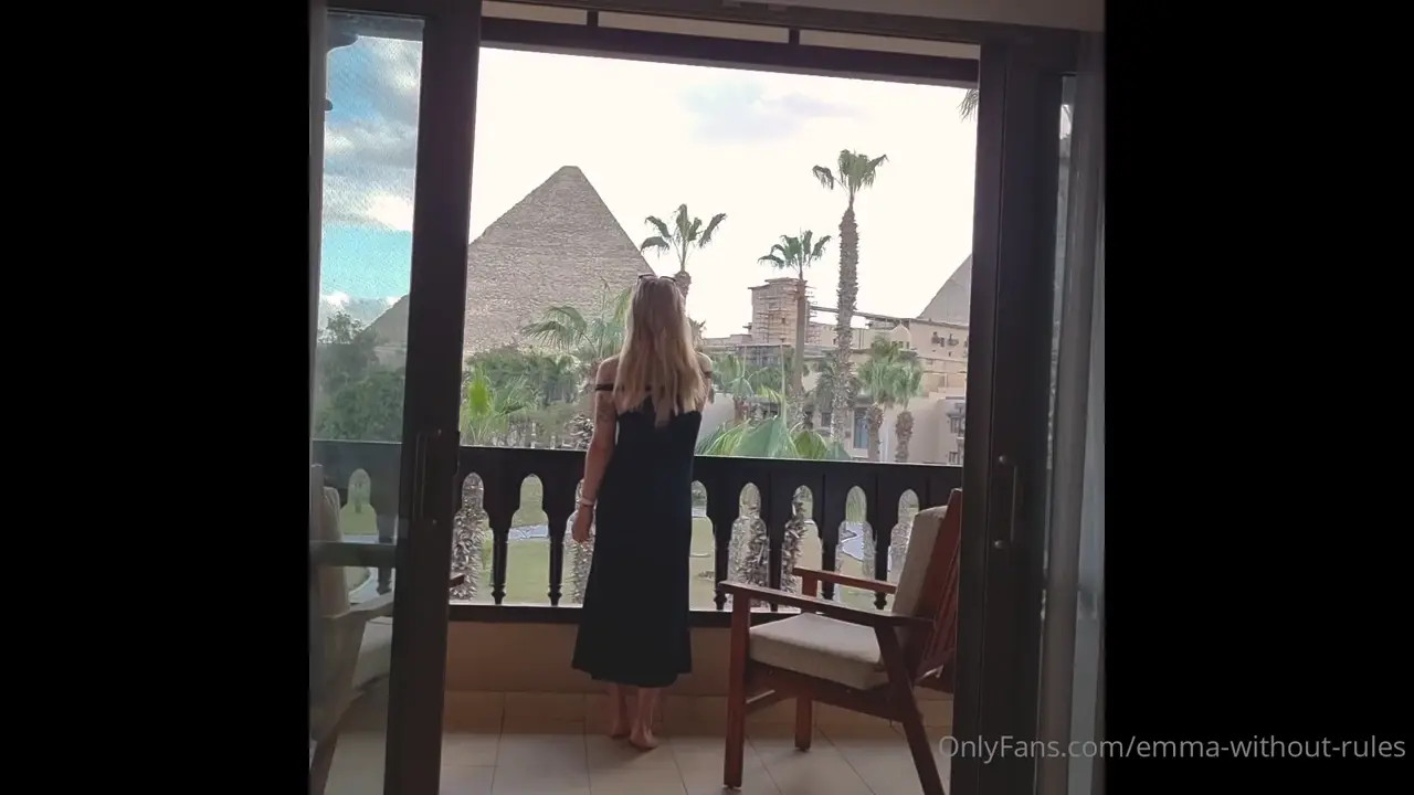 Watch Escort makes his Holiday even better Shemale Porn Videos | TranSexBig.