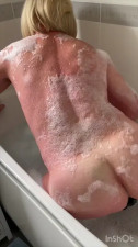 Sissy Sonia Bathtime