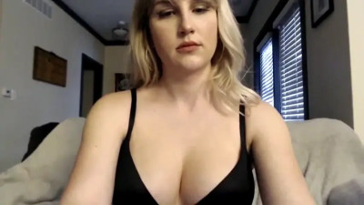 blonde queen Erin