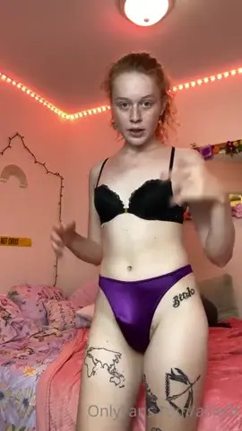 Watch Mi ma impazzire 🤤 si misura il cazzo Shemale Porn Videos | TranSexBig.