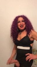 Shemale Sashulya wants to suck