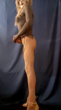 Sexy Sandy shows off her new dress