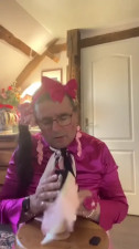 en petite jupe rose