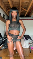 Ebony Sissy Cumming on Toes