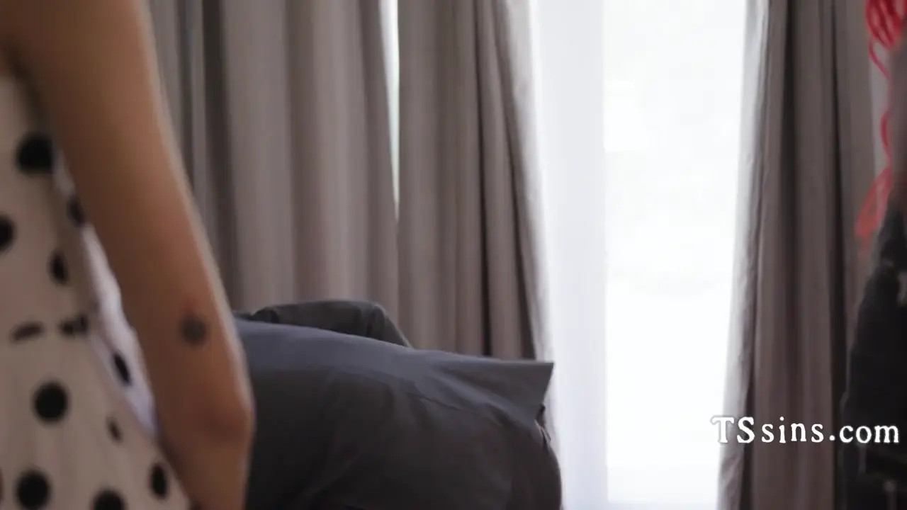 Watch Pan Realtor Seduced By A Trans And Female Couple Shemale Porn Videos | TranSexBig.