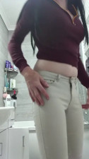 sammie pee in jeans