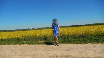 Promenade champêtre au milieu des fleurs
