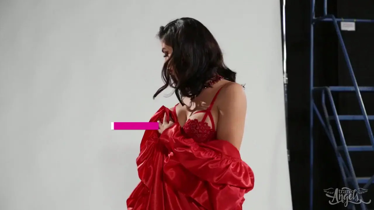 Watch Gostosa perfeita enfiendo até as bolas no fdp sortudo que não sabe fuder Shemale Porn Videos | TranSexBig.