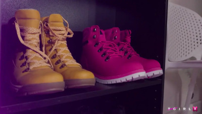 TGIRLX: The Shoe Reseller