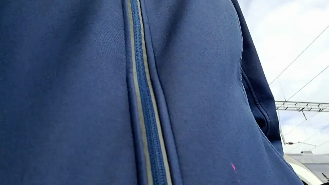 Watch Aus dem Zug gestiegen und gleich in die Leggins gepisst 09.09.24 Shemale Porn Videos | TranSexBig.