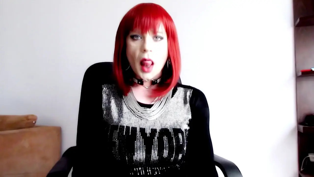 Watch Smoking redhead Shemale Porn Videos | TranSexBig.
