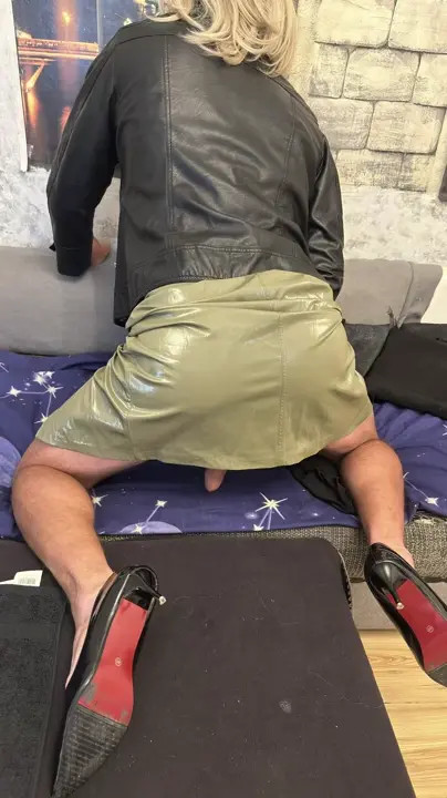 Watch Shiny outfit Shemale Porn Videos | TranSexBig.