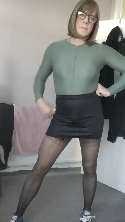 Watch Crossdresser big cum shot in ripped pantyhose Shemale Porn Videos | TranSexBig.