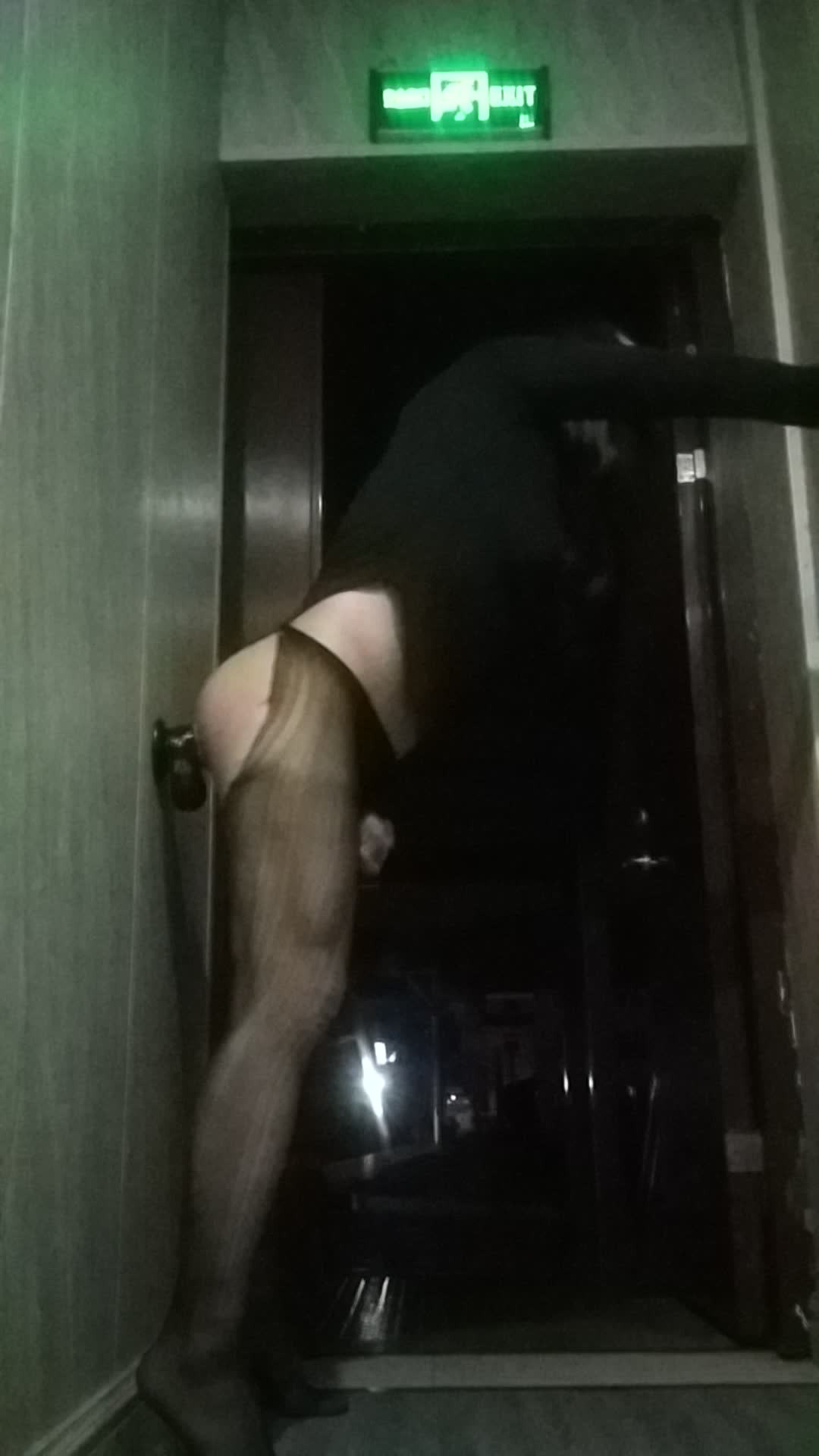 Watch 在旅馆走廊大胆自插 Shemale Porn Videos | TranSexBig.
