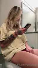 Blonde ts cumming in 🚾