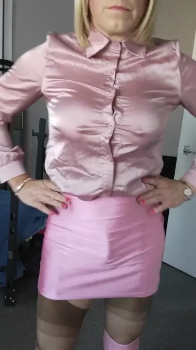 Watch Crossdresser in pink Shemale Porn Videos | TranSexBig.