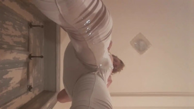 Pissed in white skiiny jeans 01.01.22