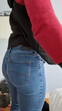 strips and spreads her slutty hole