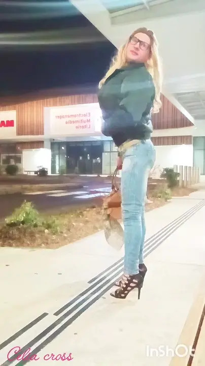 Watch Trans Chaude Petite Salope Trop Sexy Shemale Porn Videos | TranSexBig.