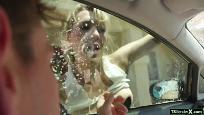 Look at that a carwash with hot shemales