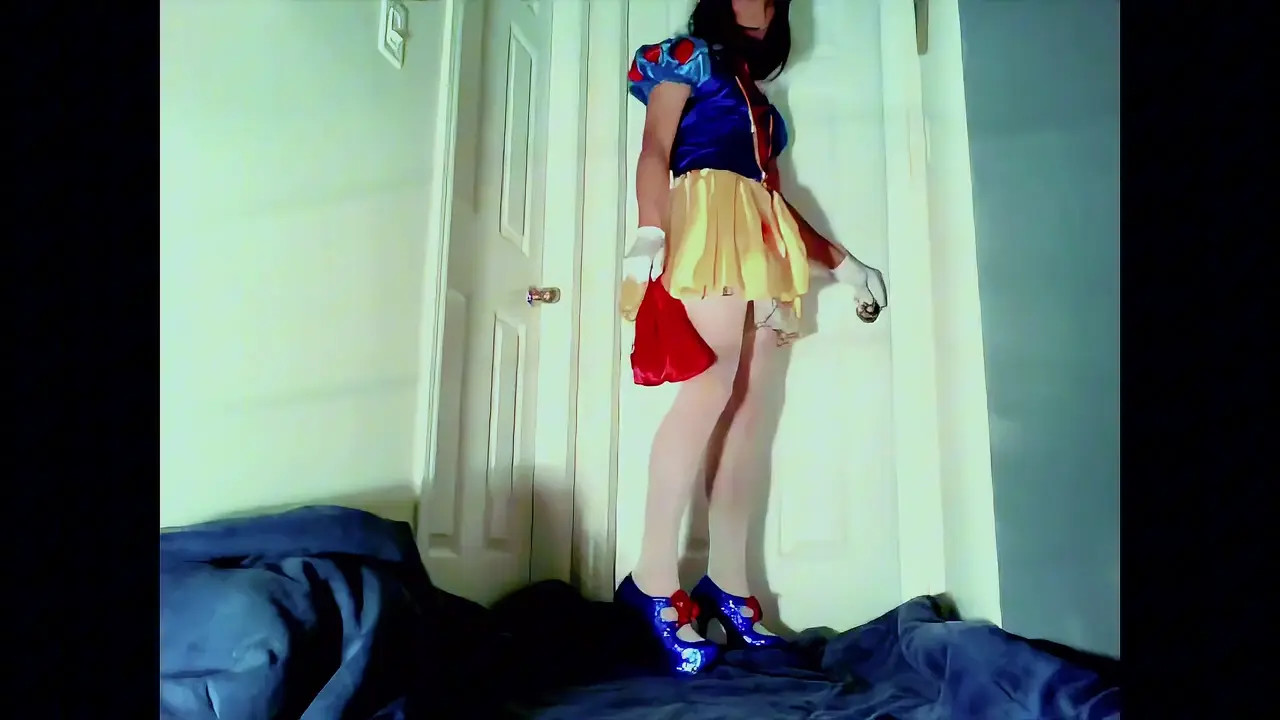 Watch Snow White (enhanced 2012) Shemale Porn Videos | TranSexBig.