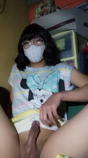 Cute fem masturbating