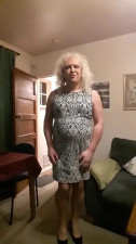 Michelle plays and cums