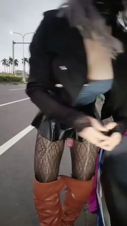 Watch Carry out the audience's instructions during live broadcast until ejaculation .4.(02:50) Shemale Porn Videos | TranSexBig.