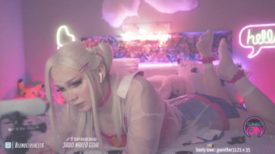 Blondelashes Rides Dildo