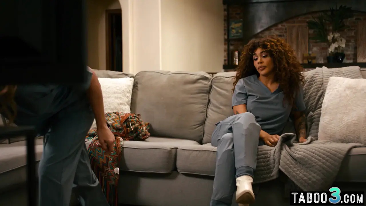 Watch Blonde nurse Summer Vixen relaxing on a latina trannys Eva Maxim fat cock Shemale Porn Videos | TranSexBig.