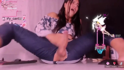 Shemale has multiple orgasms on cam