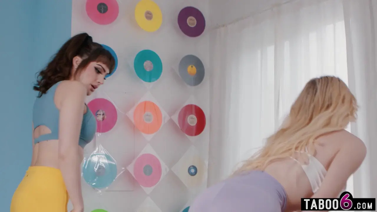 Watch Yoga threesome with 3 super HOT shemales fucking each other silly Shemale Porn Videos | TranSexBig.