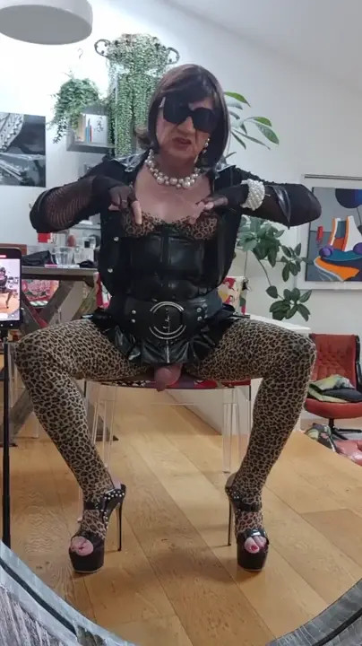 Watch Teasing and mouthfuck Shemale Porn Videos | TranSexBig.