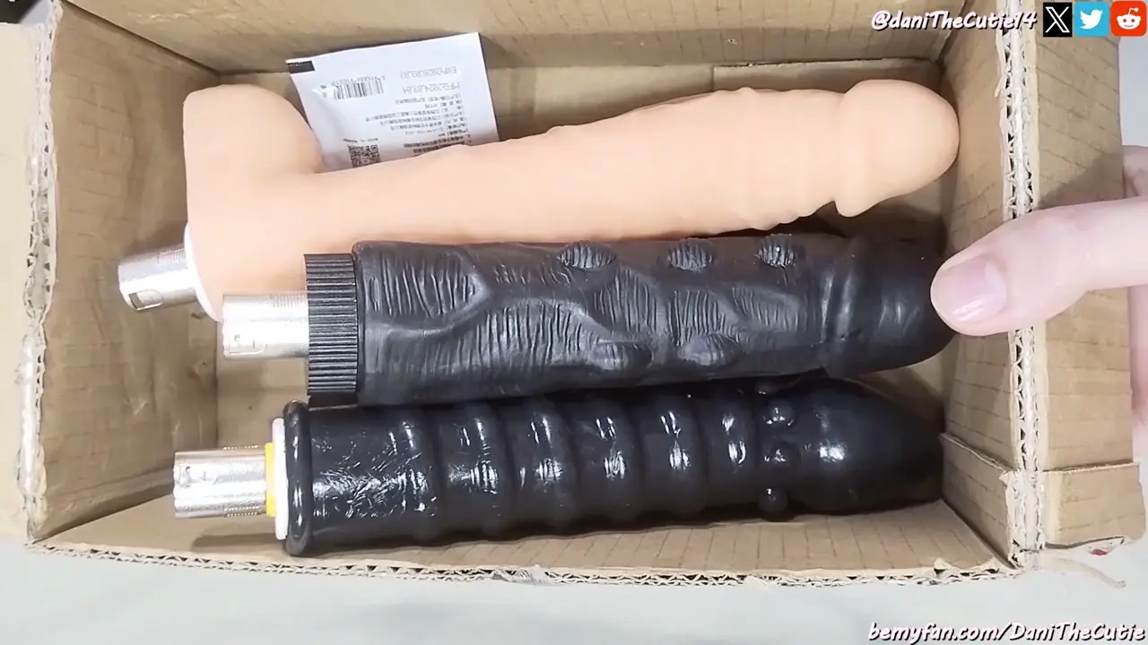 Watch cute tgirl DaniTheCutie painfully fucks herself with a very weird looking dildo Shemale Porn Videos | TranSexBig.