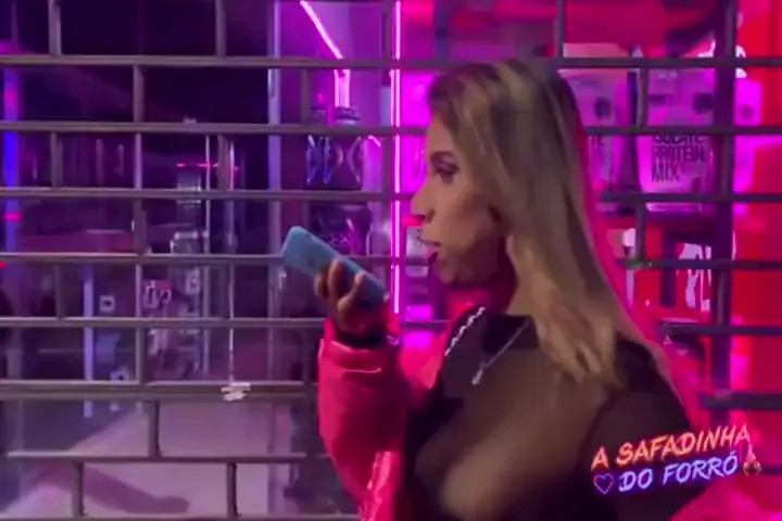 Watch Blonde street whore Shemale Porn Videos | TranSexBig.