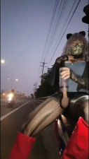Carry out the audience's instructions during live broadcast until ejaculation .11.(@04:40)