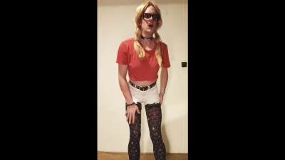 Jolanka shows her body, dancing and posing