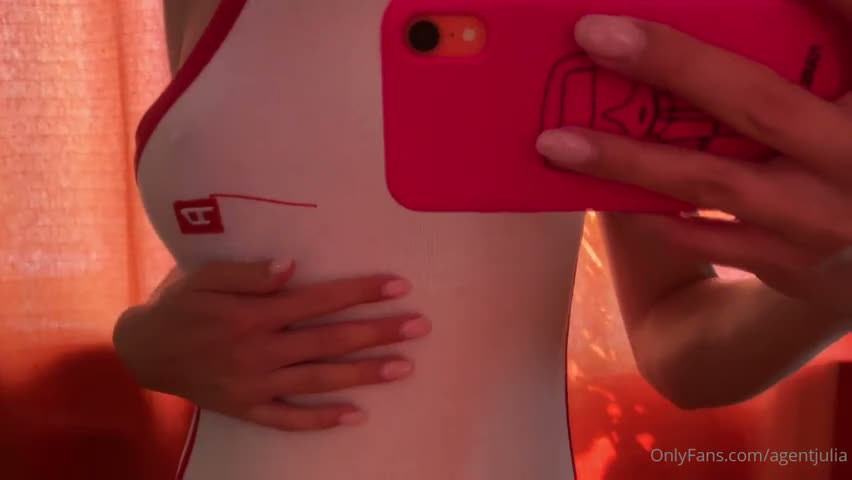 Watch GORBEOUS BABE CUMS ON MIRROR Shemale Porn Videos | TranSexBig.
